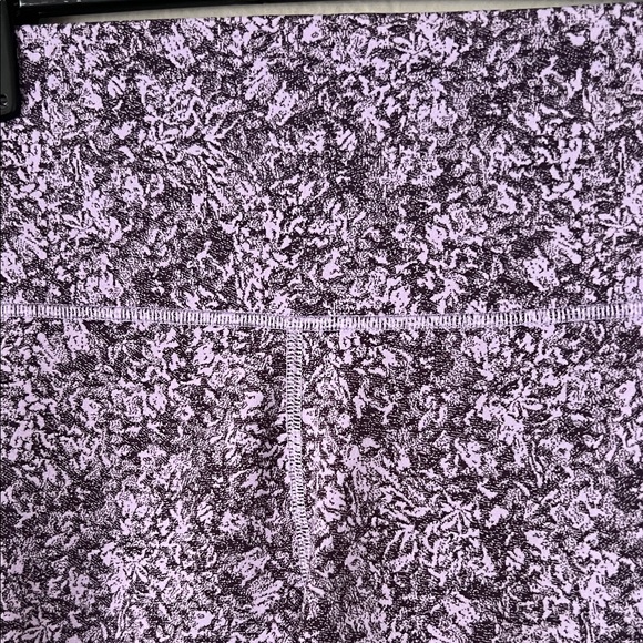 Like New! Athleta Ultimate Stash Pocket Textured 7/8 Tight in Purple Size M - Picture 3 of 14